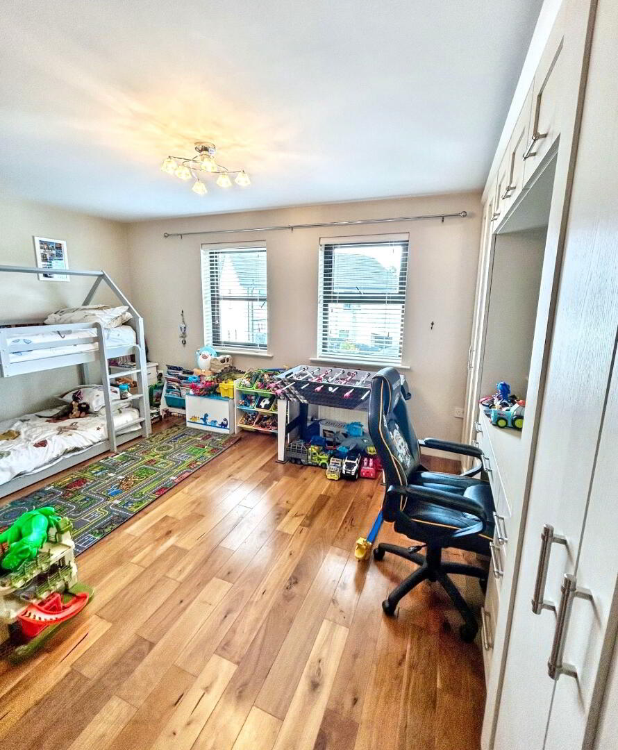 98 Thornhill Park 9 of 12