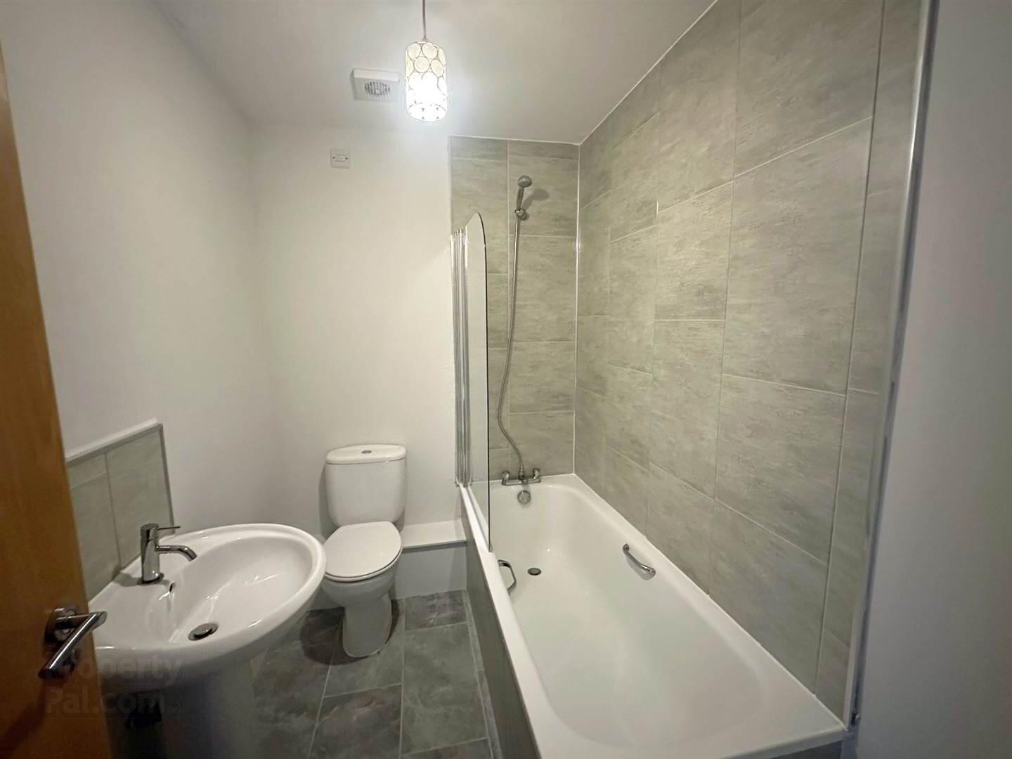 54 Apt, Quay Gate, 19 Station Street 8 of 10