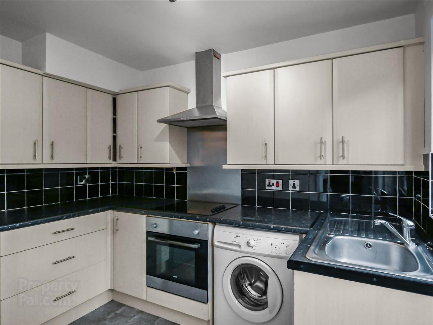 23 Beaufort Avenue 5 of 14