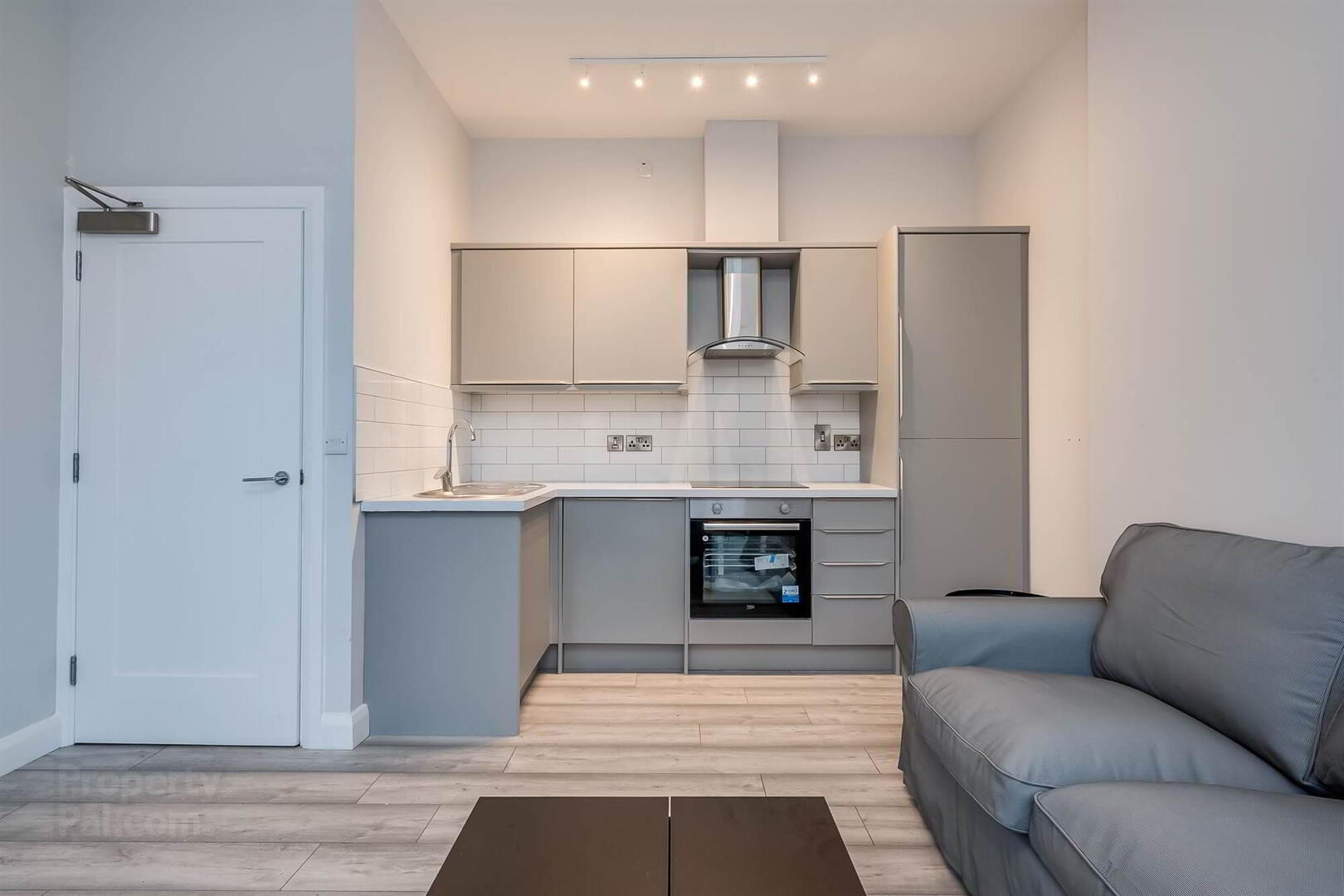Apt 2, 35 Wellington Park 8 of 15