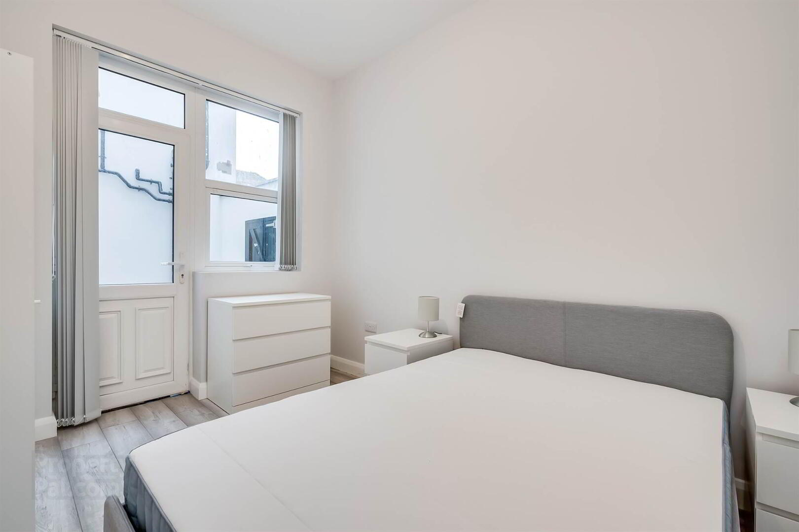 Apt 2, 35 Wellington Park 11 of 15