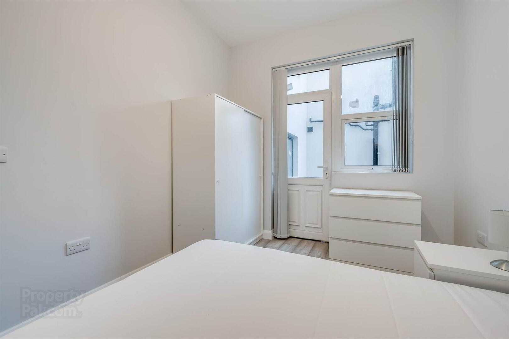 Apt 2, 35 Wellington Park 13 of 15