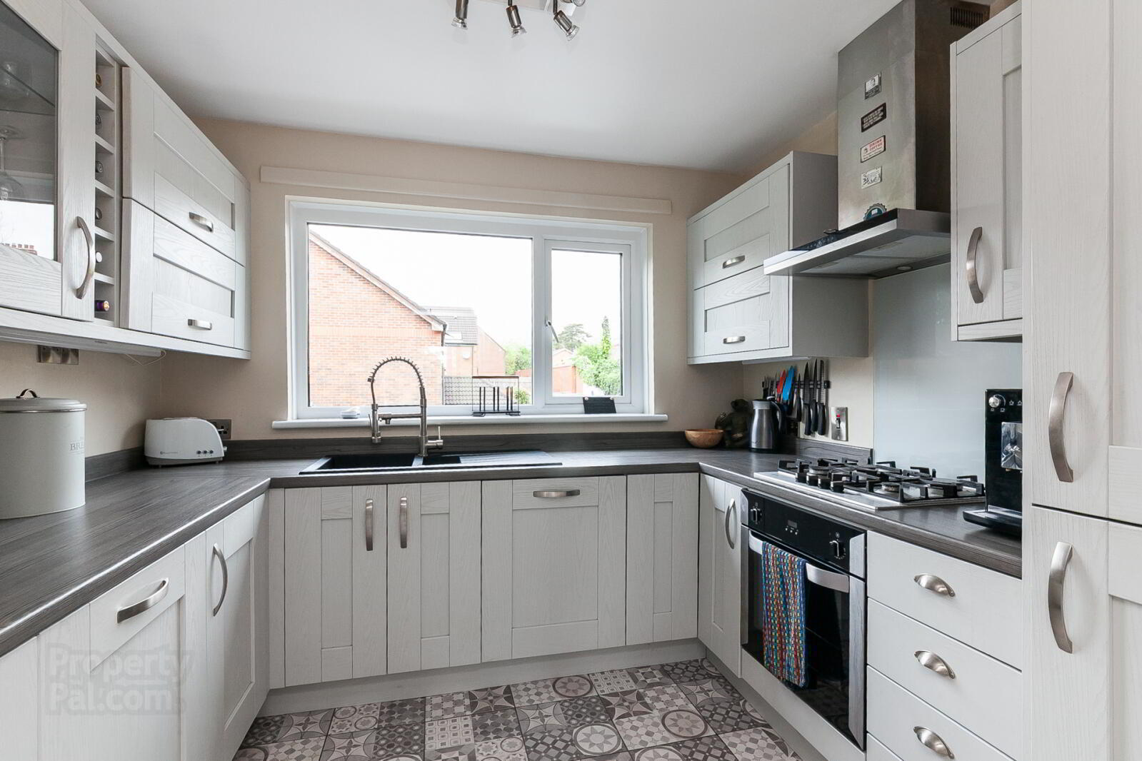 4 Chichester Gardens 12 of 26