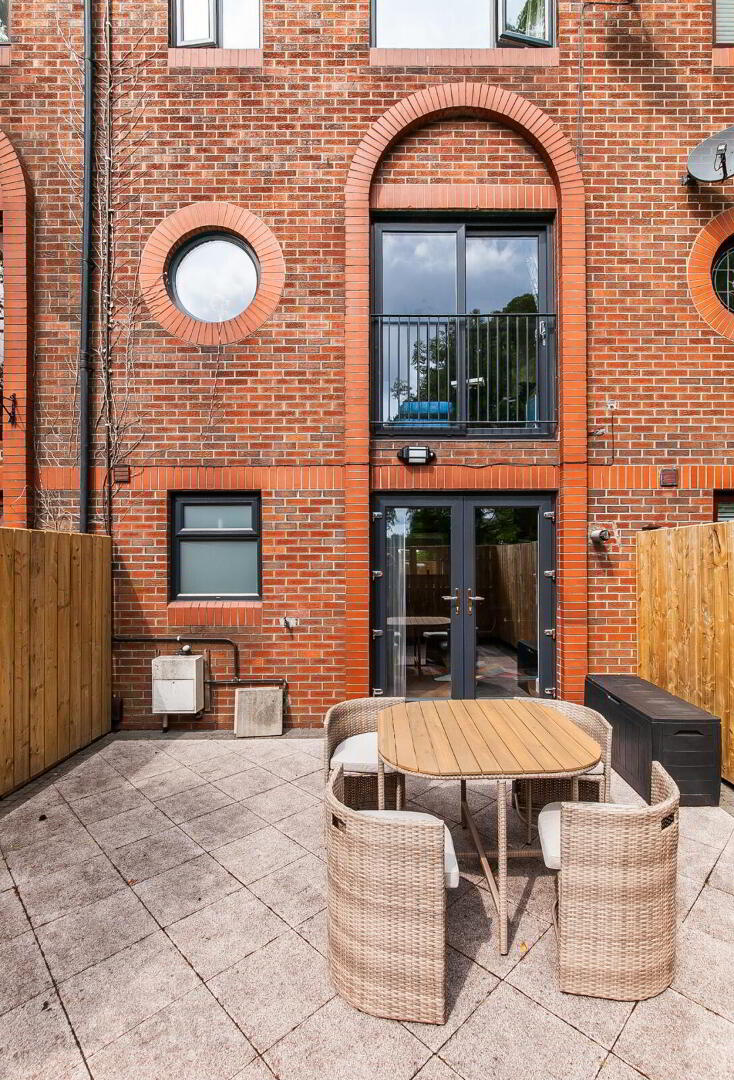 4 Chichester Gardens 25 of 26