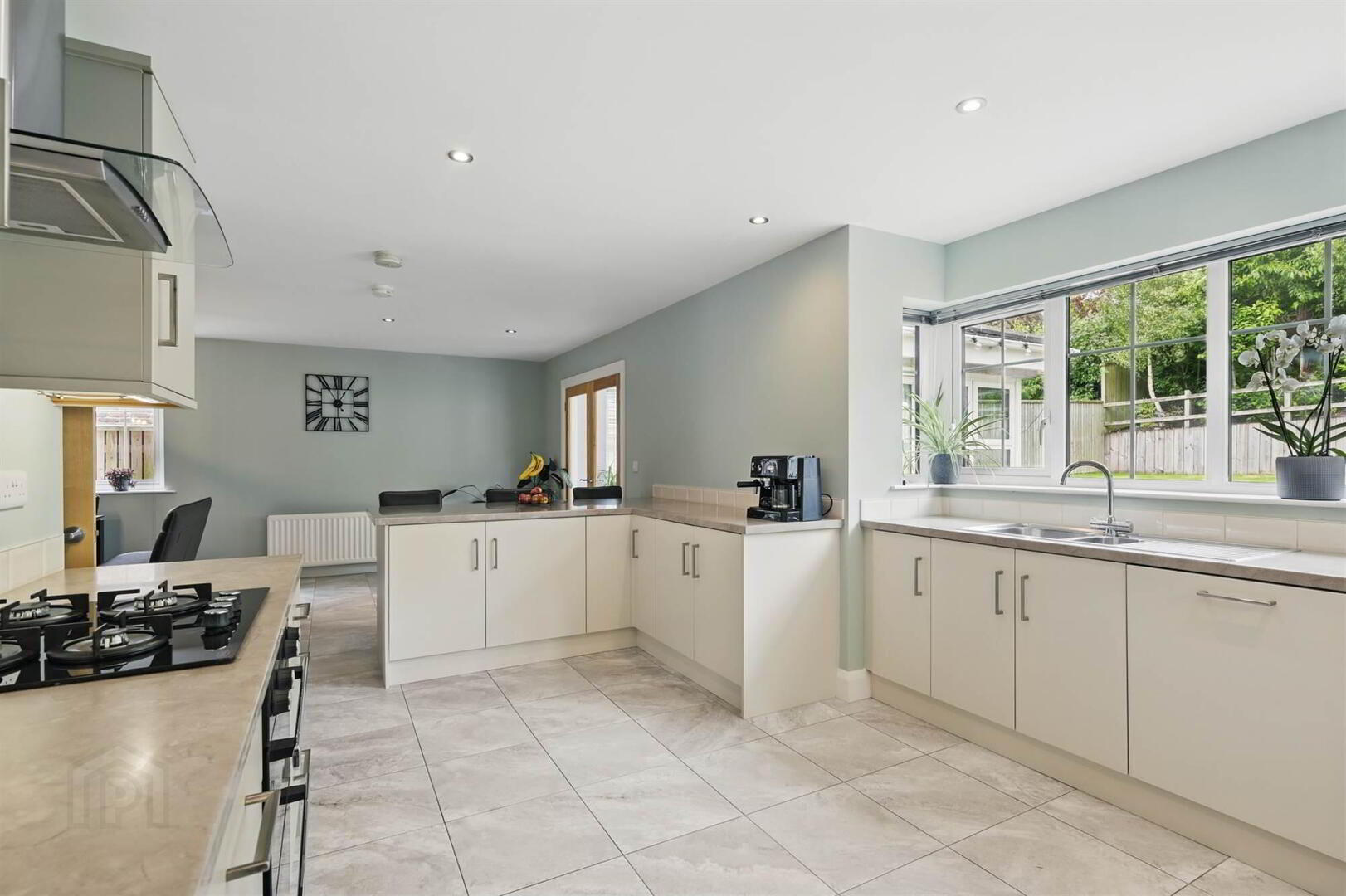 34 Millreagh Grove 6 of 27