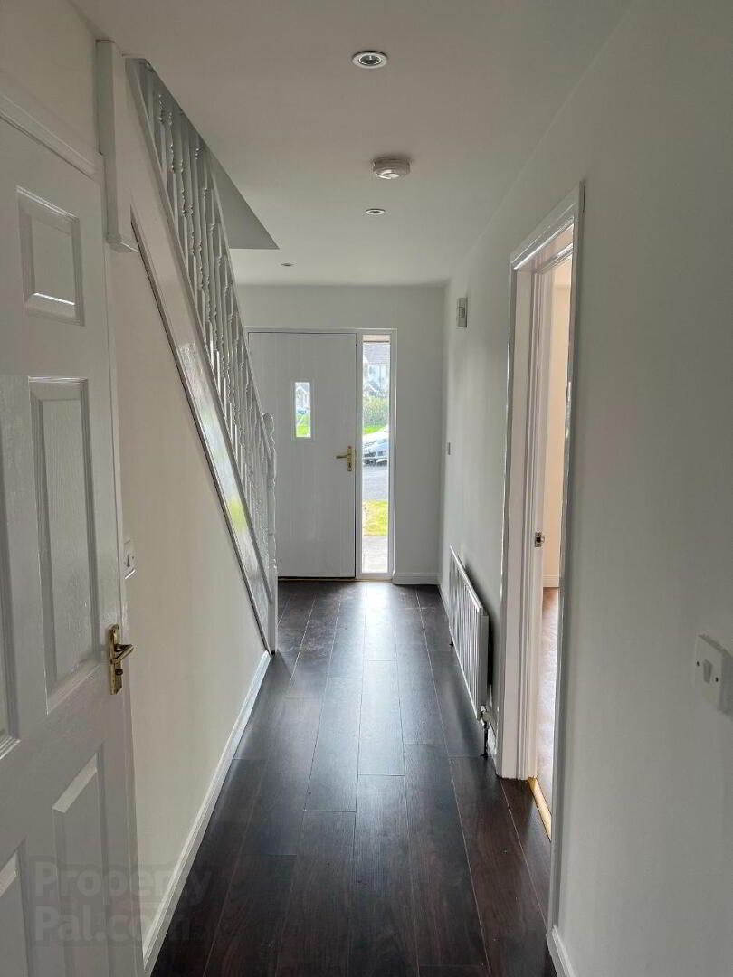 17 Stonebridge Square 8 of 11