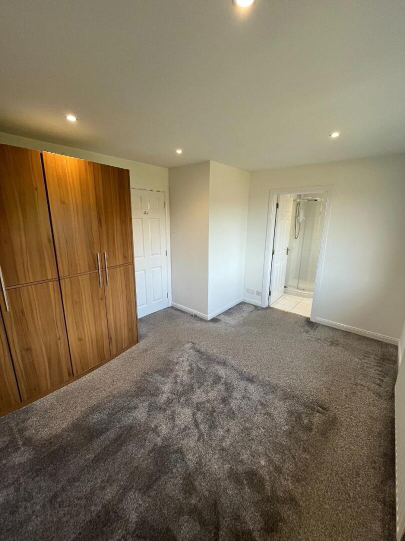 17 Stonebridge Square 5 of 11