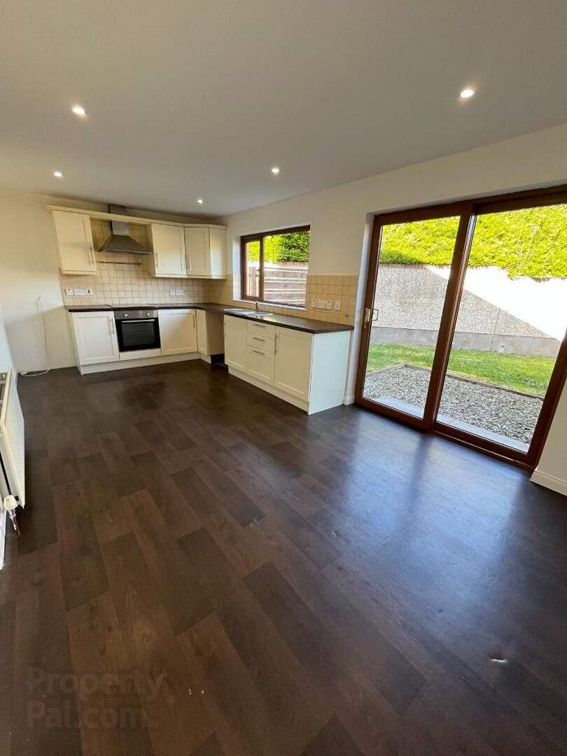 17 Stonebridge Square 4 of 11