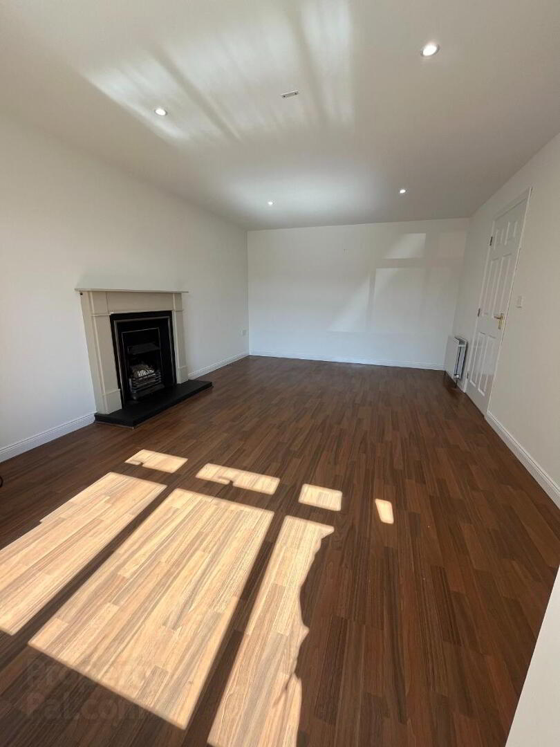 17 Stonebridge Square 3 of 11