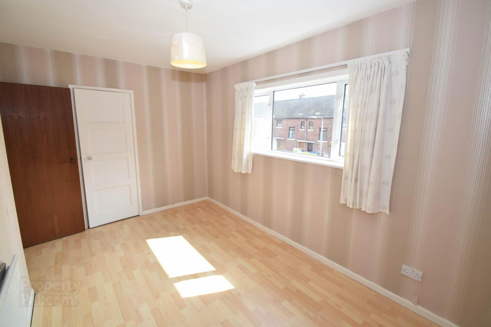 35 Creeve Walk 17 of 28