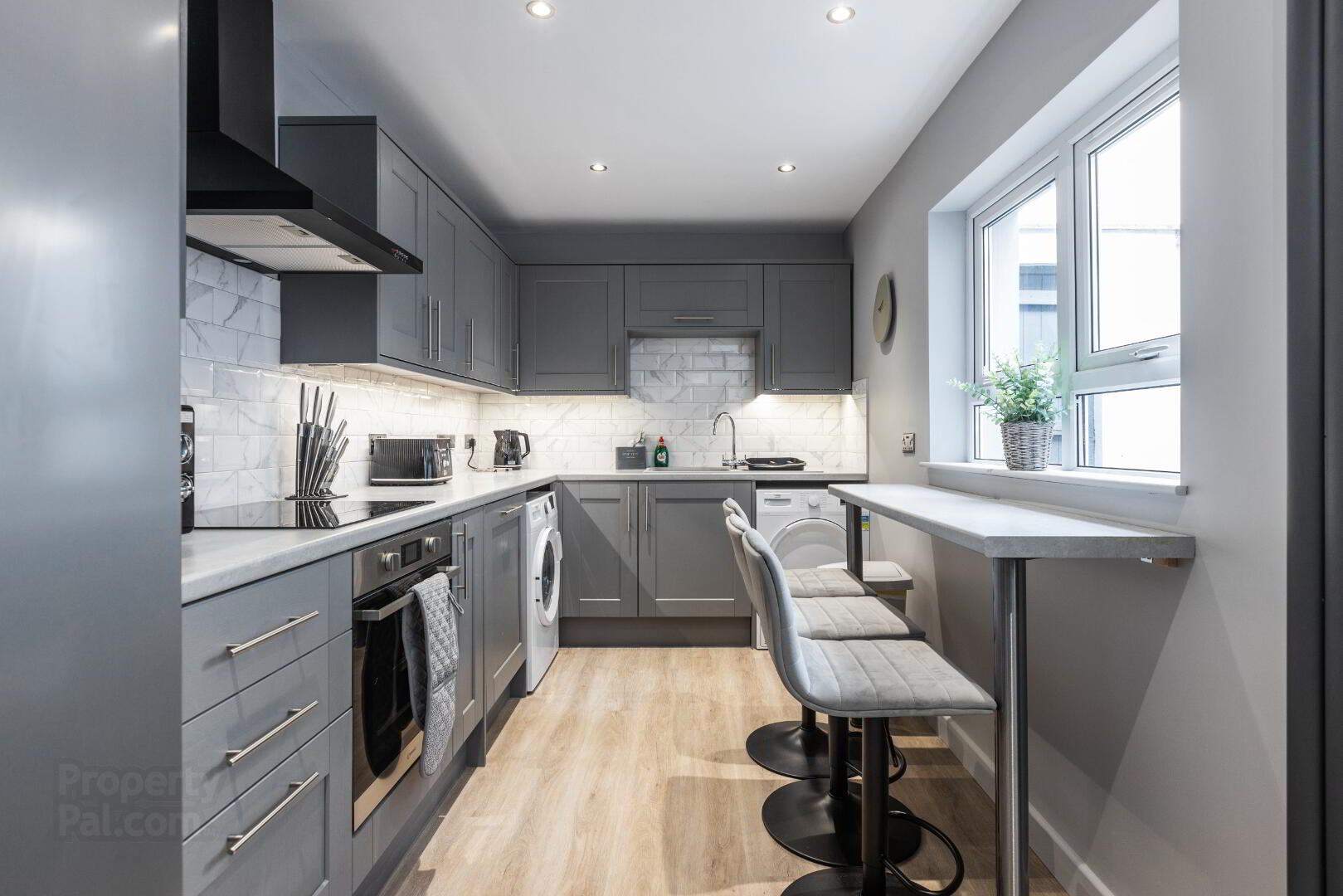 Room 2, 166 Woodstock Road 3 of 10