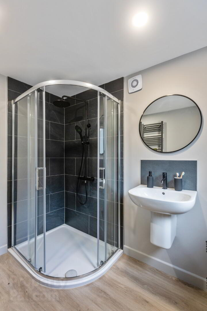 Room 2, 166 Woodstock Road 5 of 10