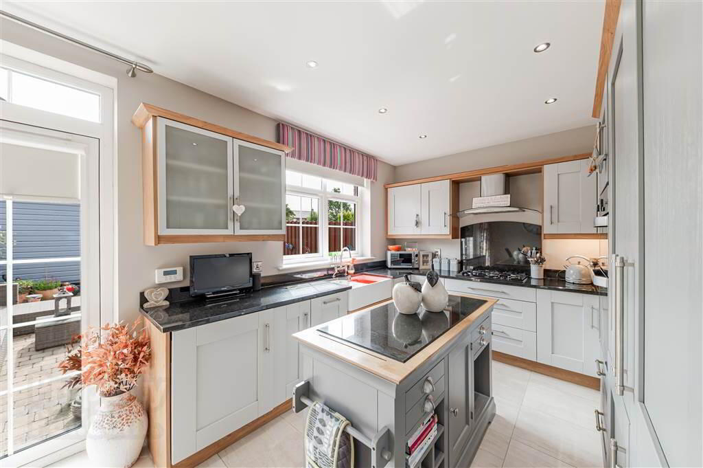 12 Breton Drive 11 of 41