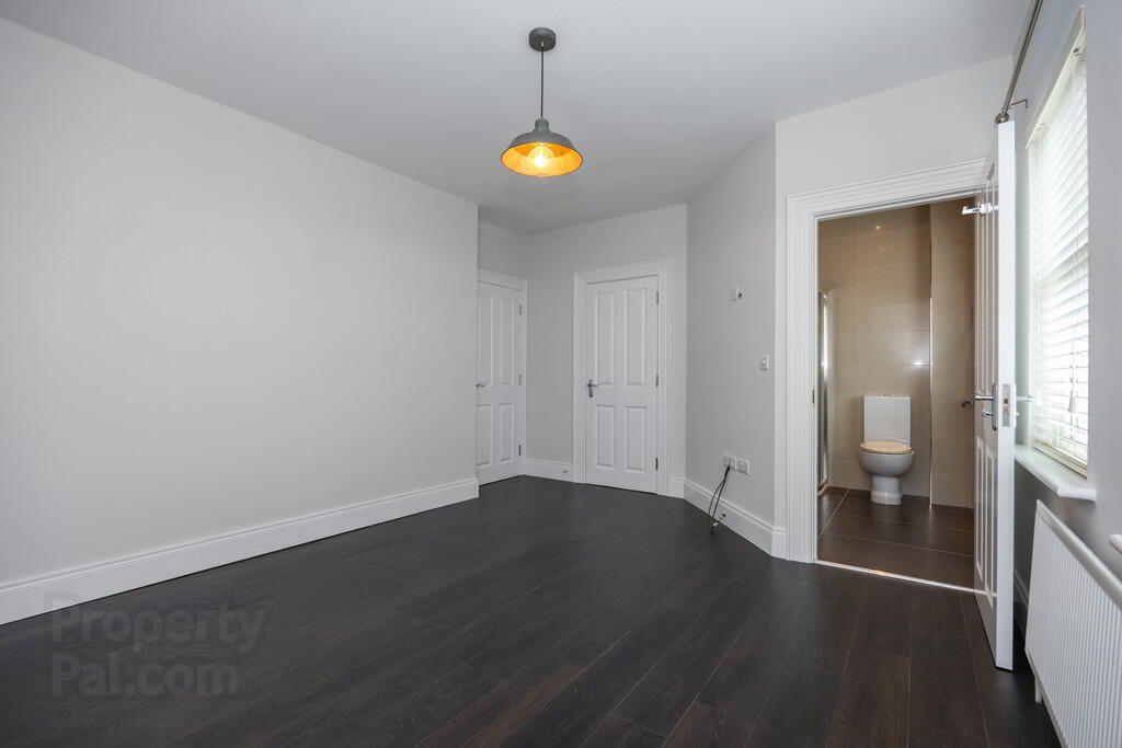 22 Ballantine Gardens 21 of 37