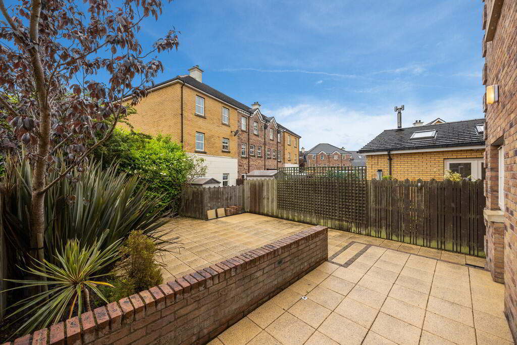 22 Ballantine Gardens 32 of 37