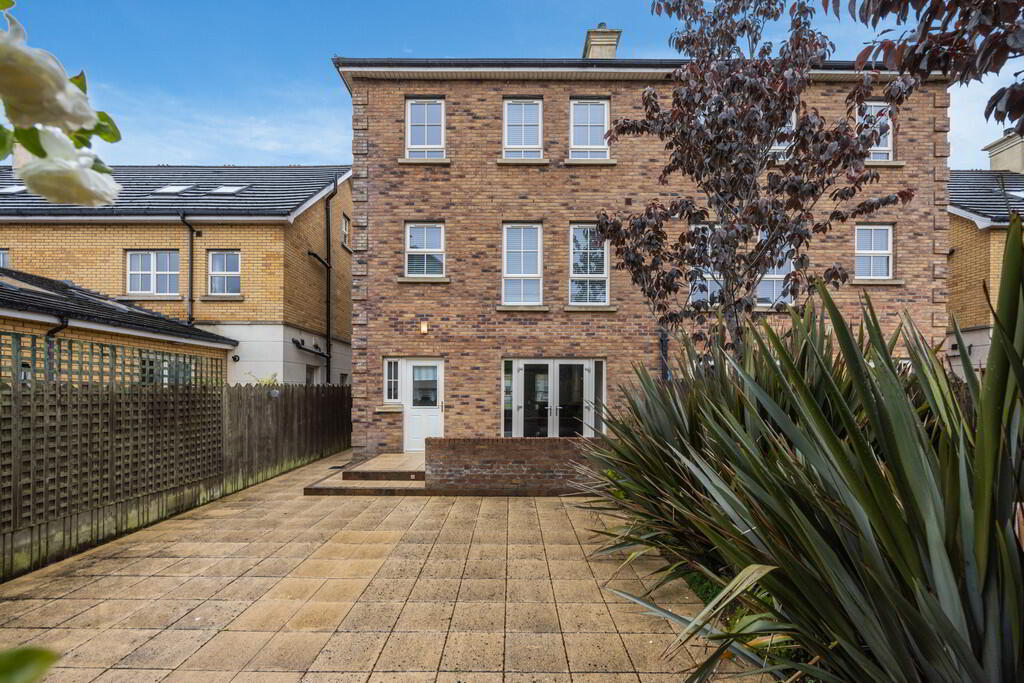 22 Ballantine Gardens 34 of 37