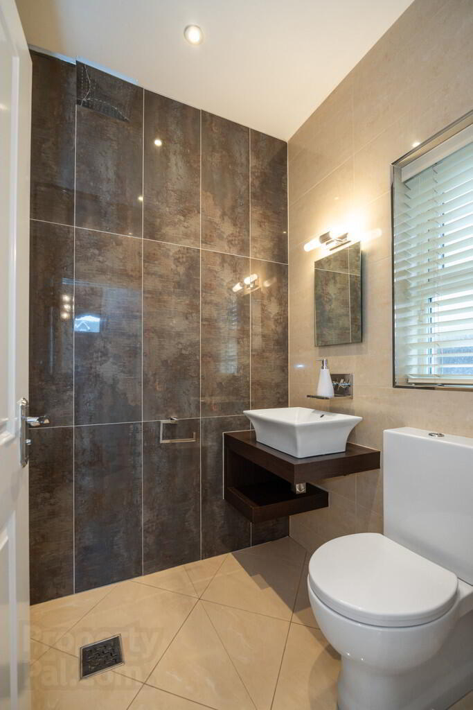 22 Ballantine Gardens 10 of 37