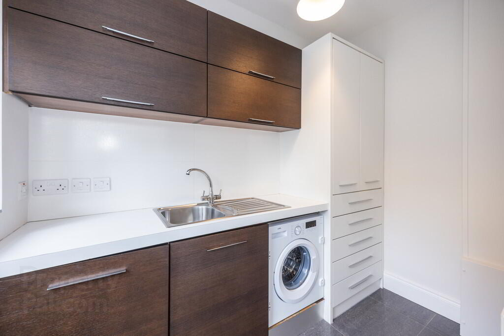22 Ballantine Gardens 11 of 37