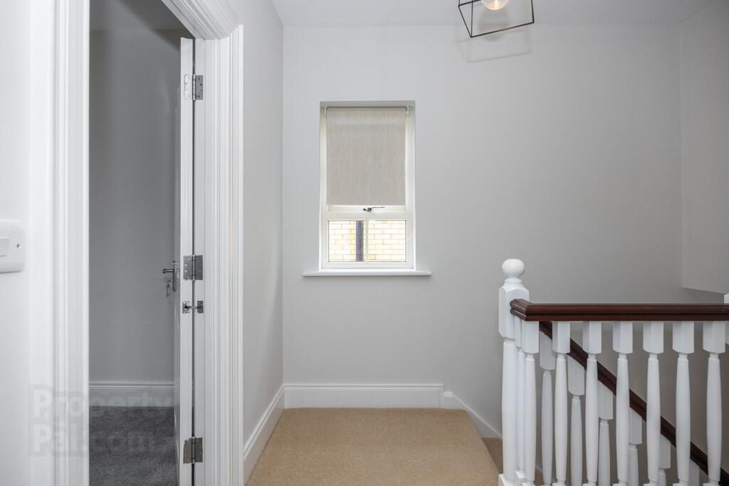 22 Ballantine Gardens 19 of 37