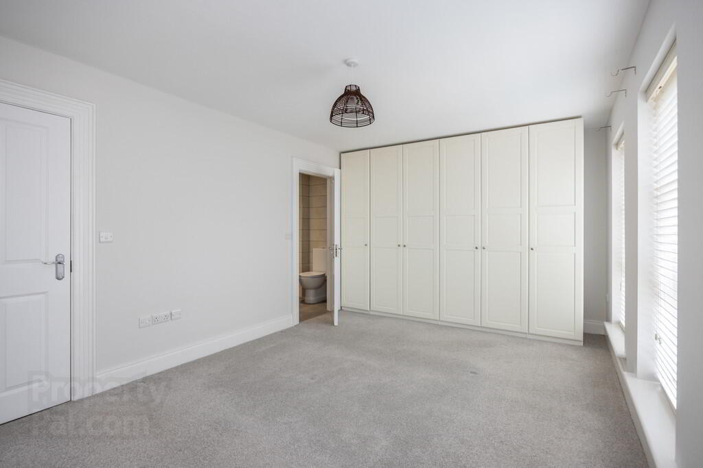 22 Ballantine Gardens 17 of 37