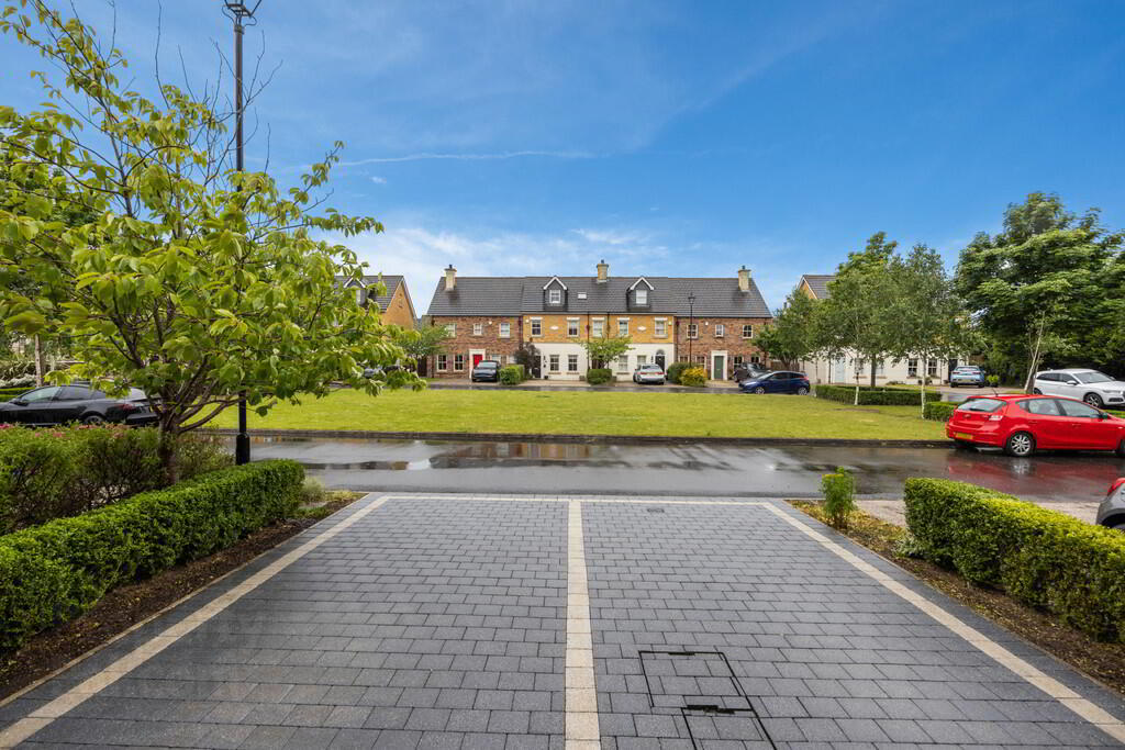 22 Ballantine Gardens 35 of 37