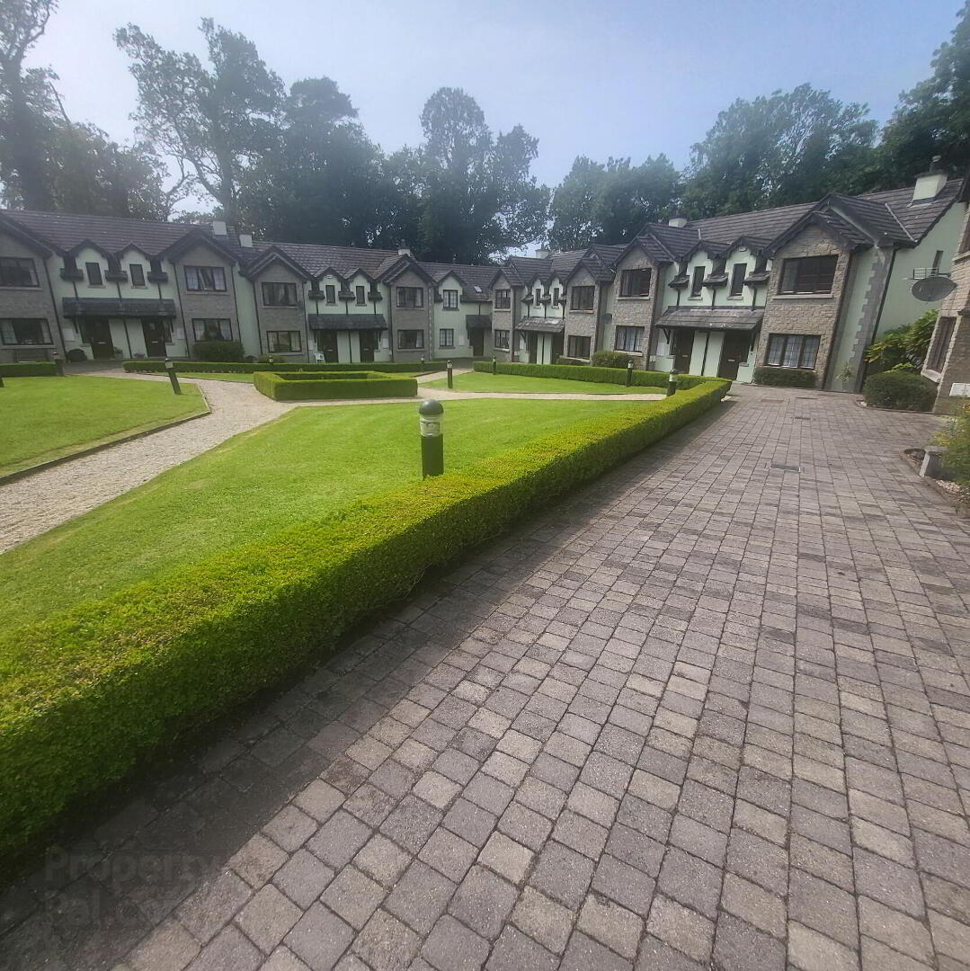 6 Clement Court. Lough Rynn 4 of 33