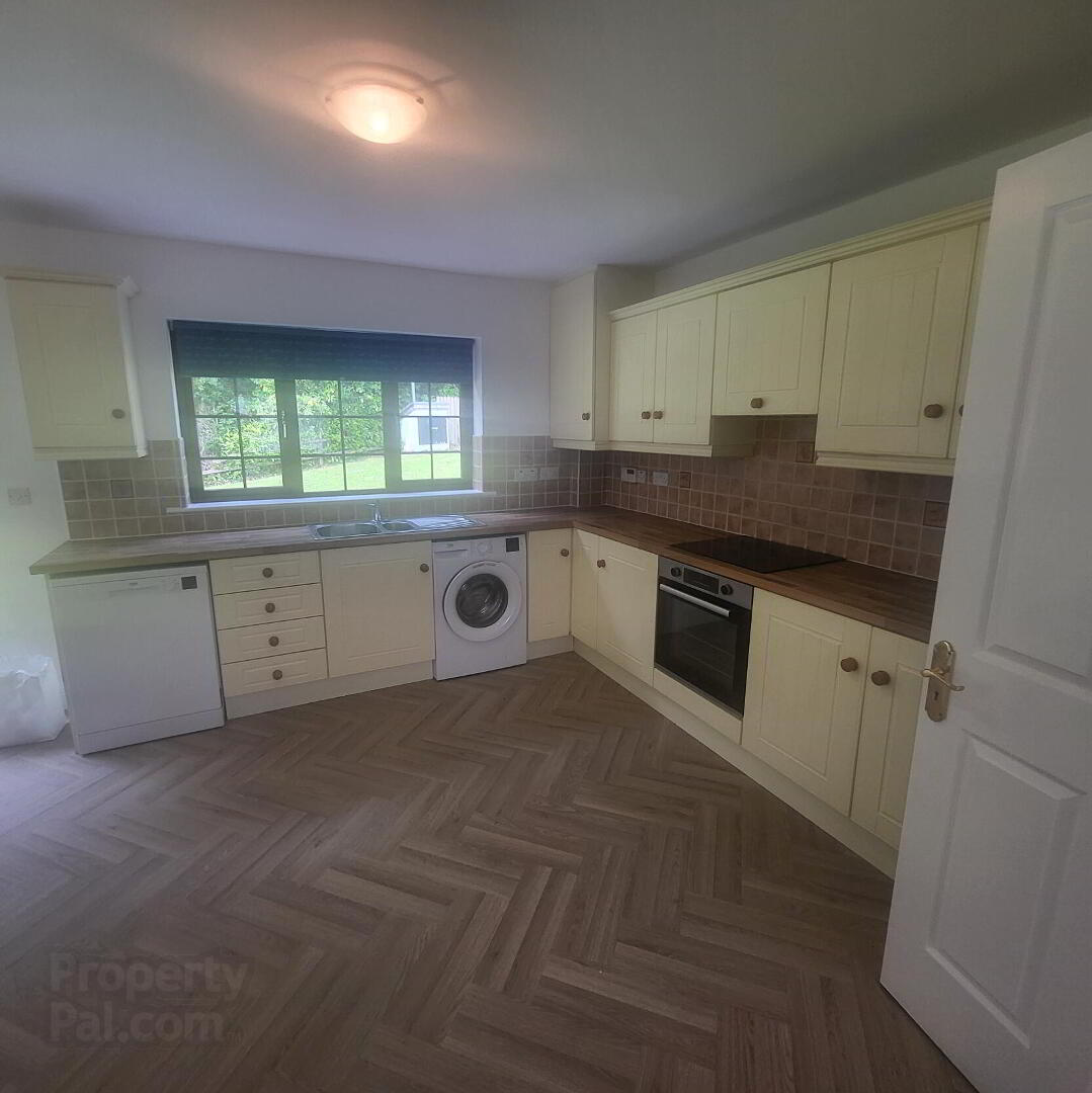 6 Clement Court. Lough Rynn 13 of 33