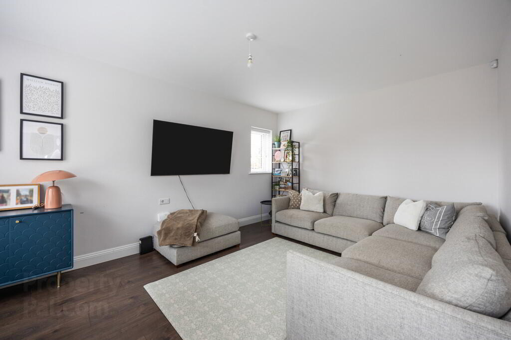 37 Sir Richard Wallace Crescent 5 of 20