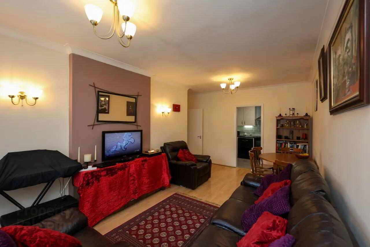 32 Harbour Court 4 of 14