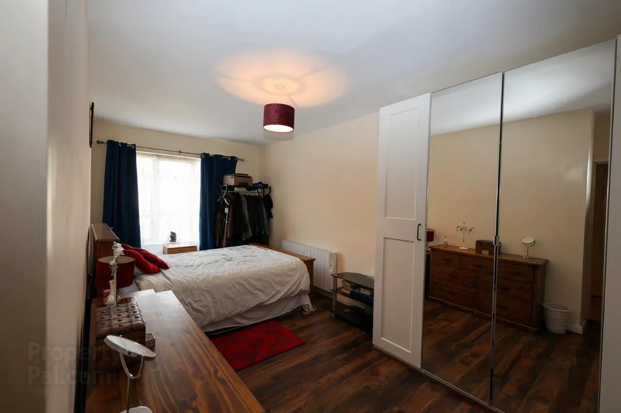 32 Harbour Court 7 of 14