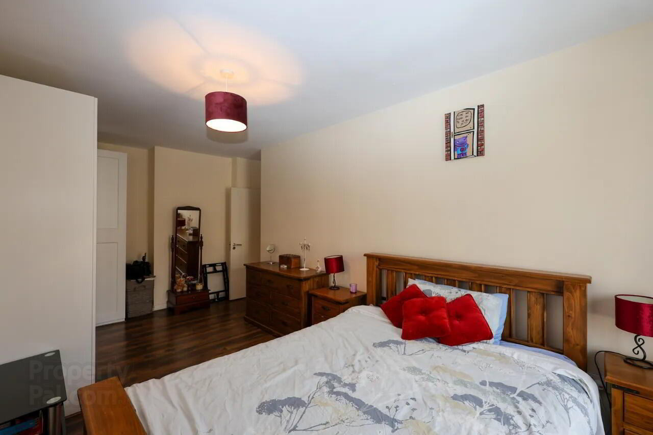 32 Harbour Court 8 of 14