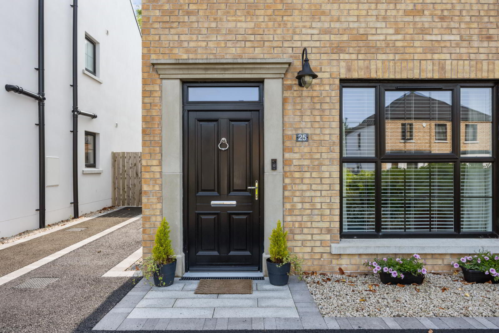 25 Scrabo Heights 2 of 32