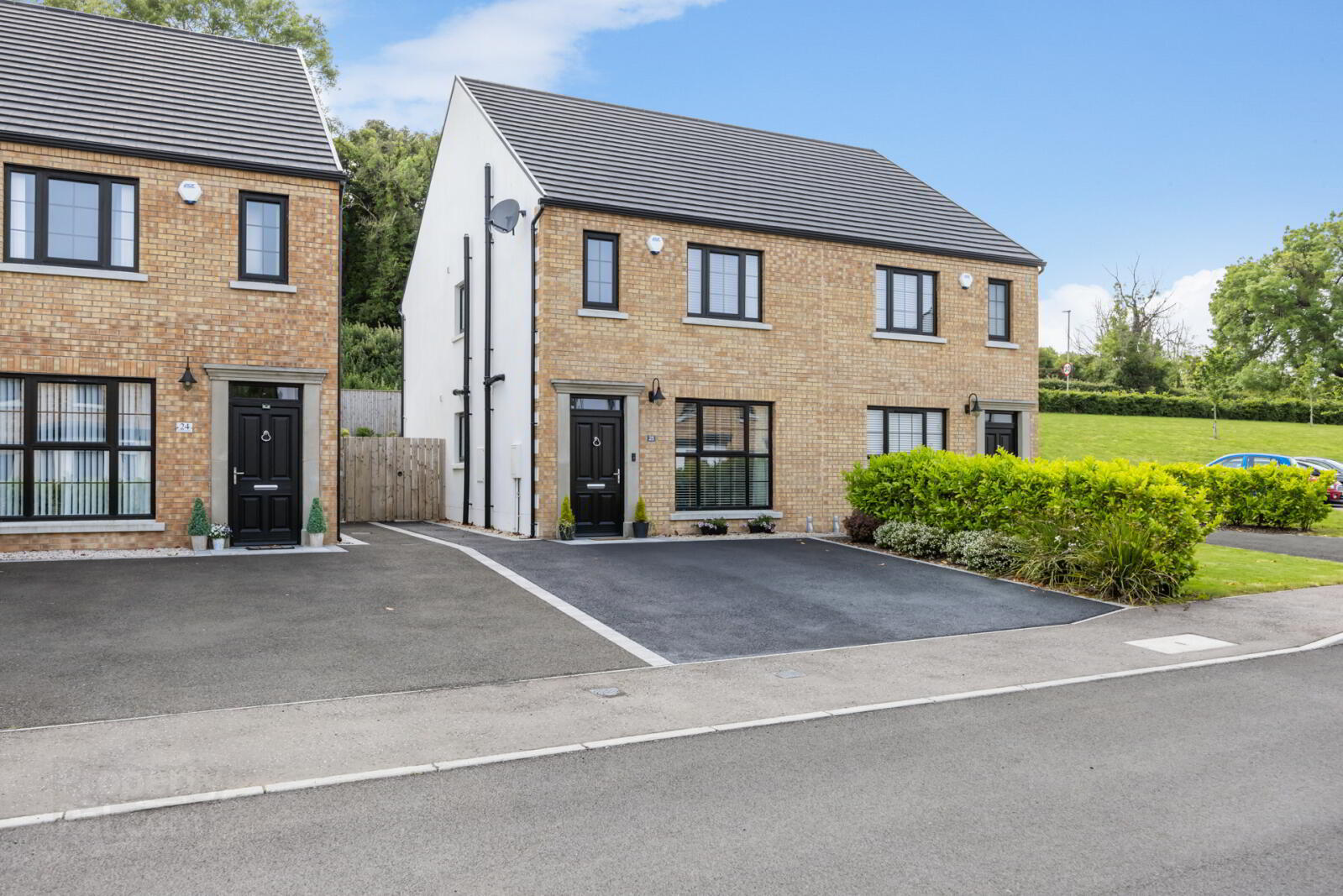 25 Scrabo Heights 1 of 32