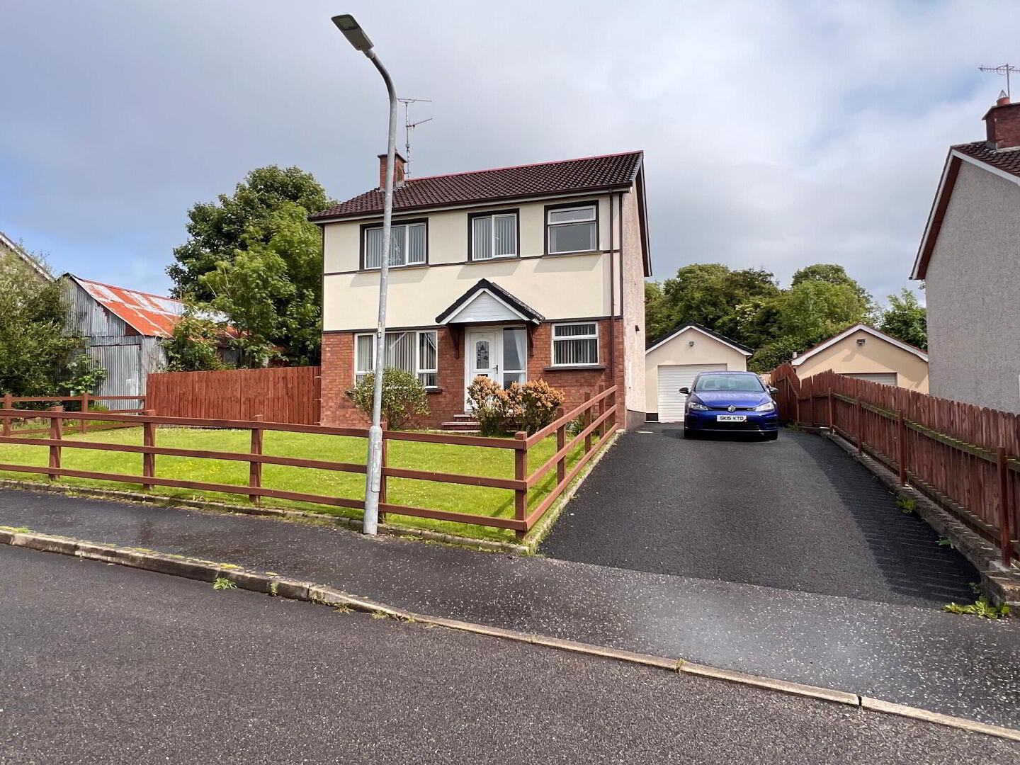 12 Fairlea Close 1 of 20