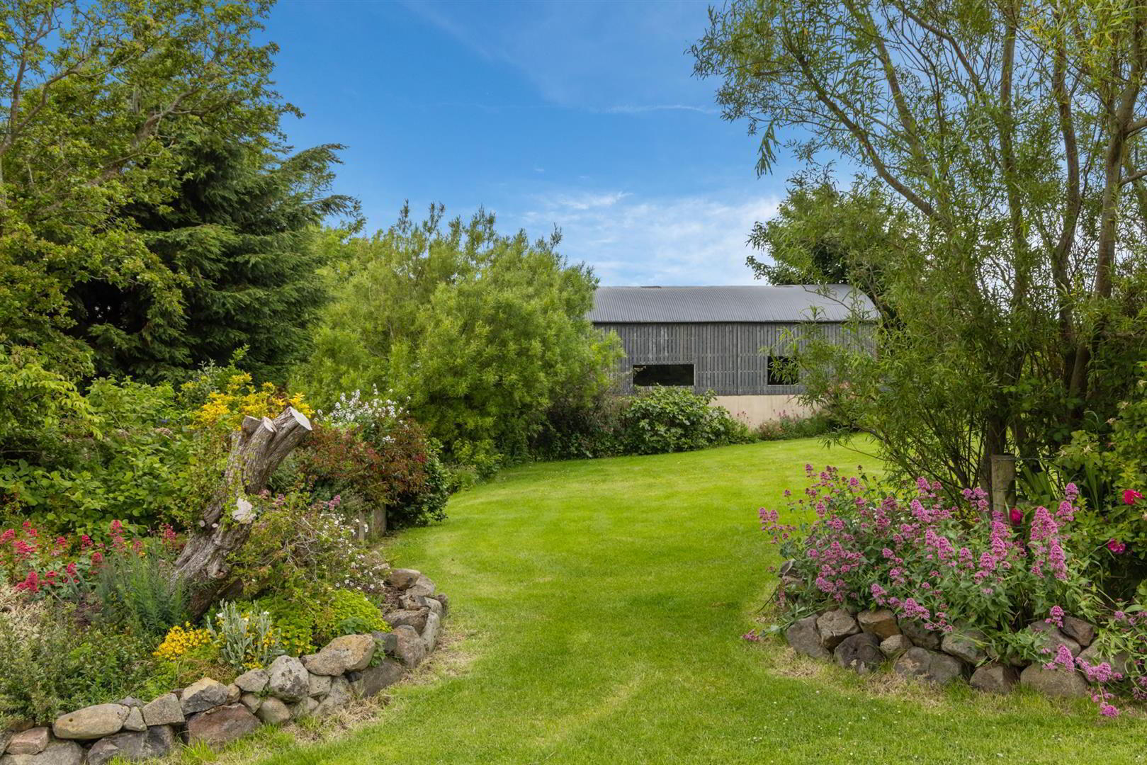 'Kilcoan Gardens', 240 Middle Road 69 of 84