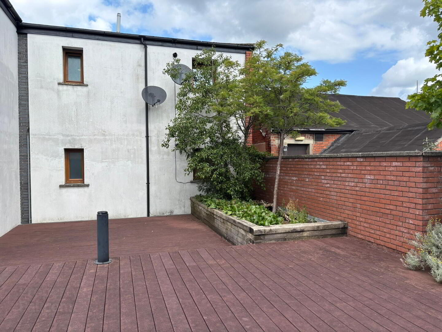 Apt 6, 39 Thorndyke Street 10 of 10