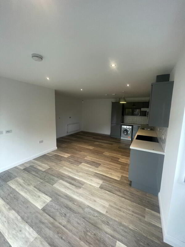 Apartment 6 94 Sunnyside Street 3 of 7