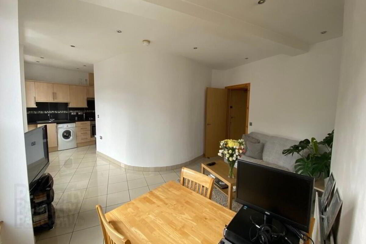 Apartment A, 1 Ashley Avenue 3 of 9
