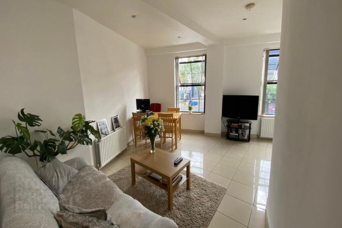 Apartment A, 1 Ashley Avenue 4 of 9