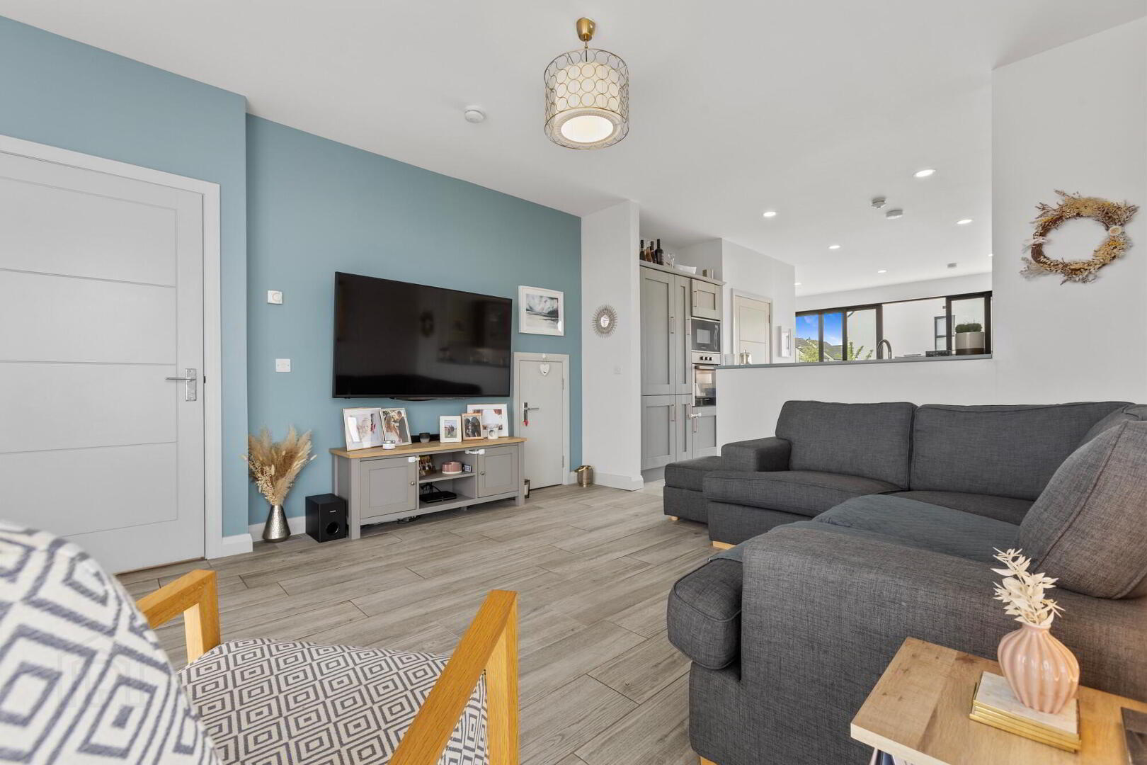2 Hatheran Square 6 of 32