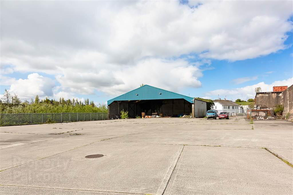 Yard & Industrial Unit 7 of 8