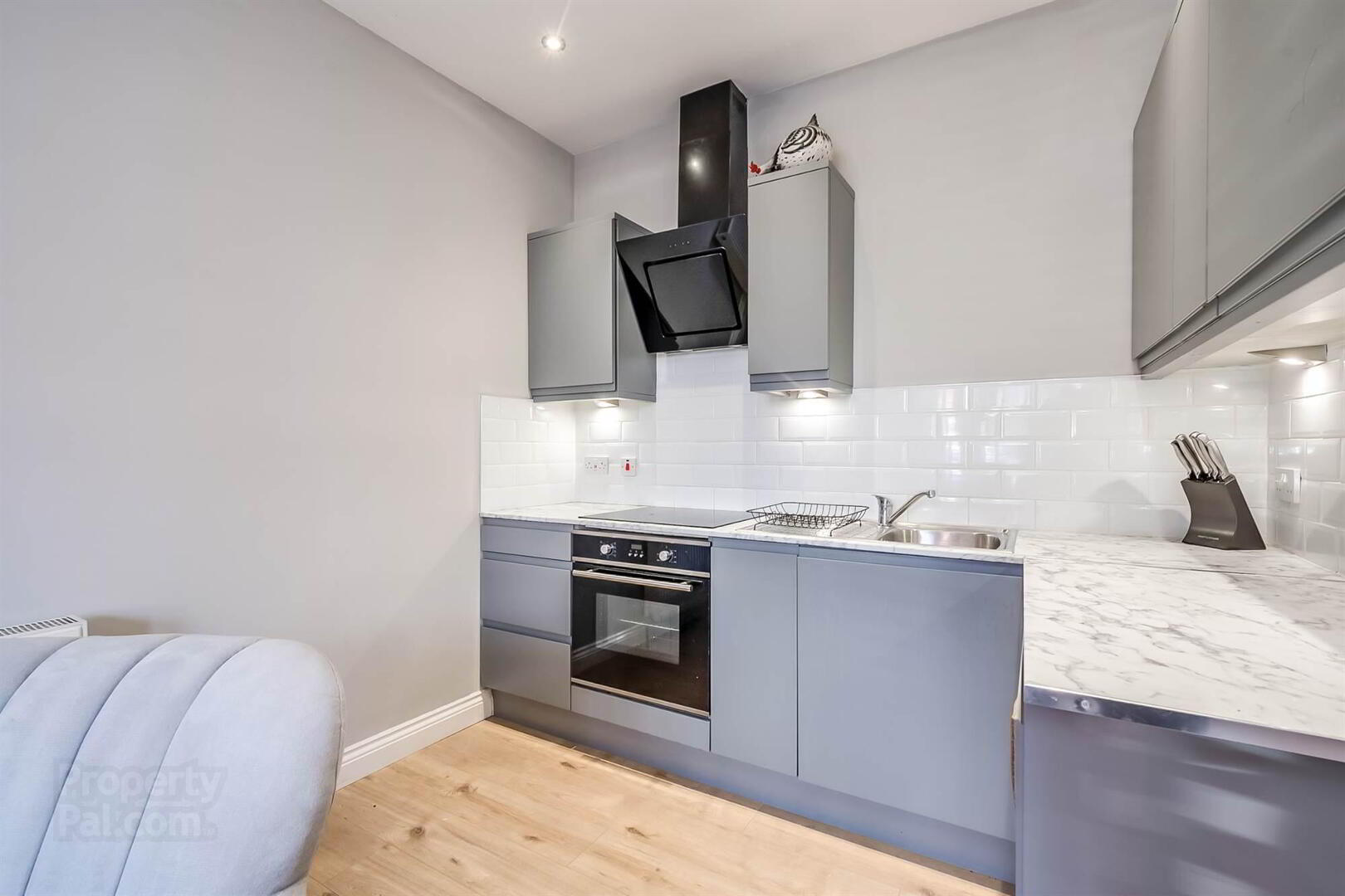 2a Surrey Street 8 of 14