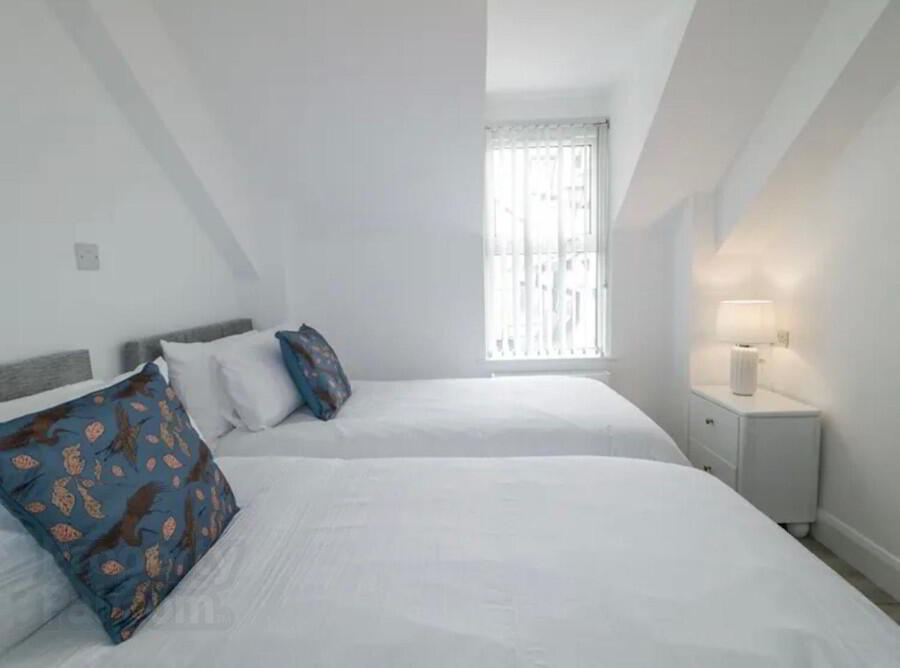 4 Horizon Apartments, 6 Sea Road 7 of 14