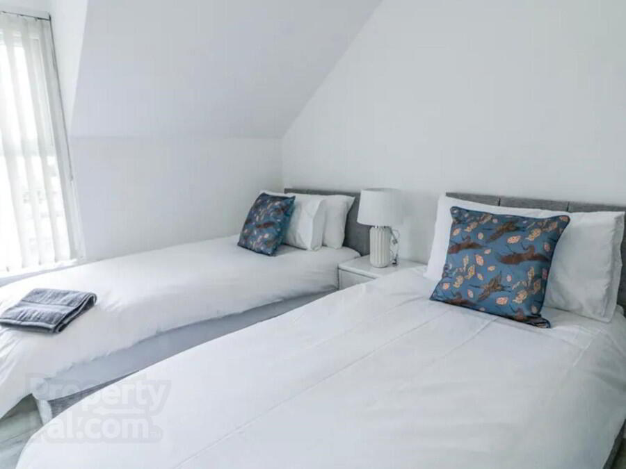 4 Horizon Apartments, 6 Sea Road 8 of 14