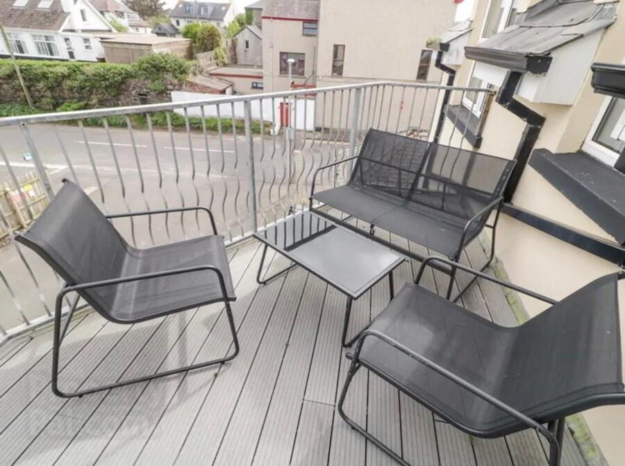 4 Horizon Apartments, 6 Sea Road 12 of 14