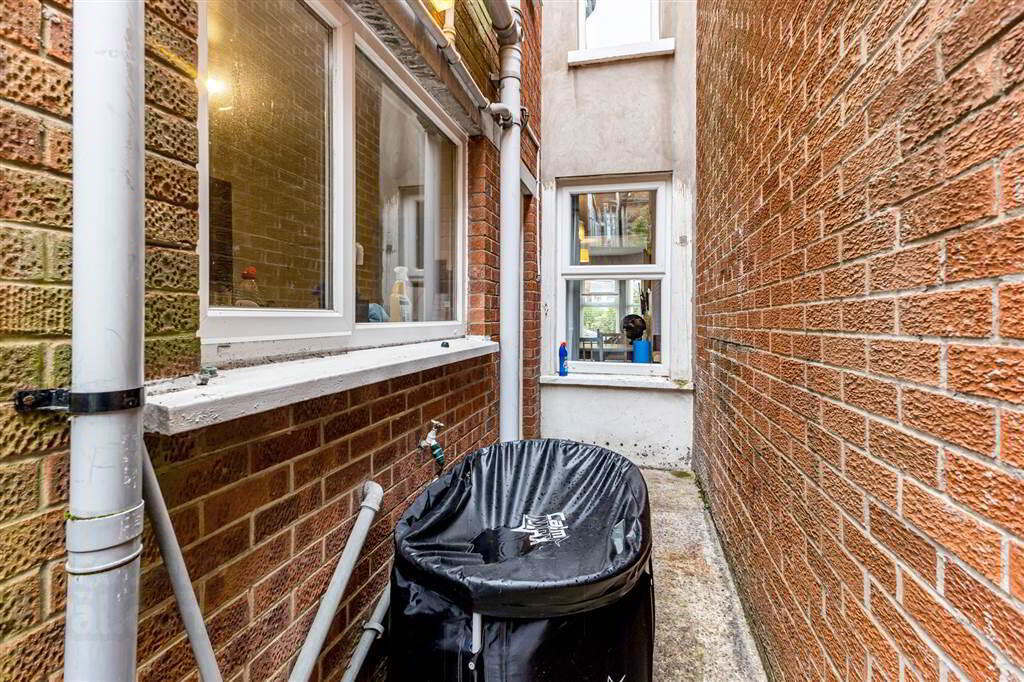 42 St Albans Gardens 14 of 14