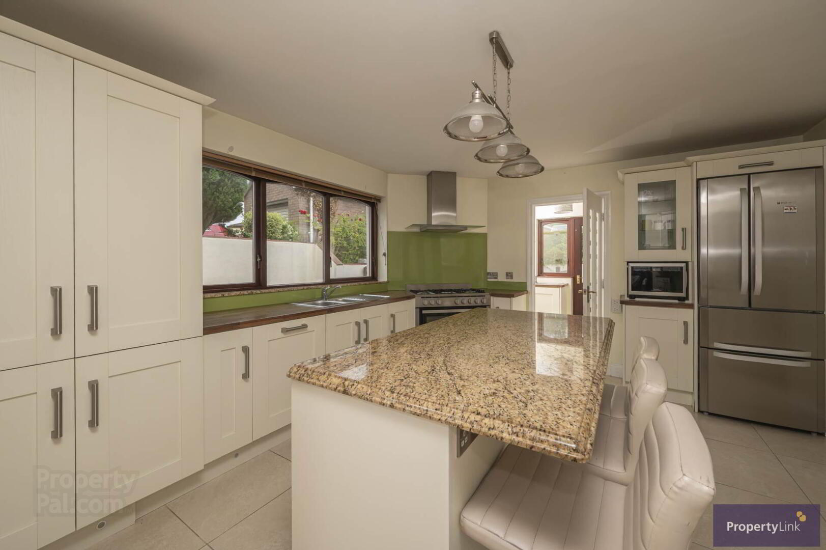 22 Thornleigh 6 of 27