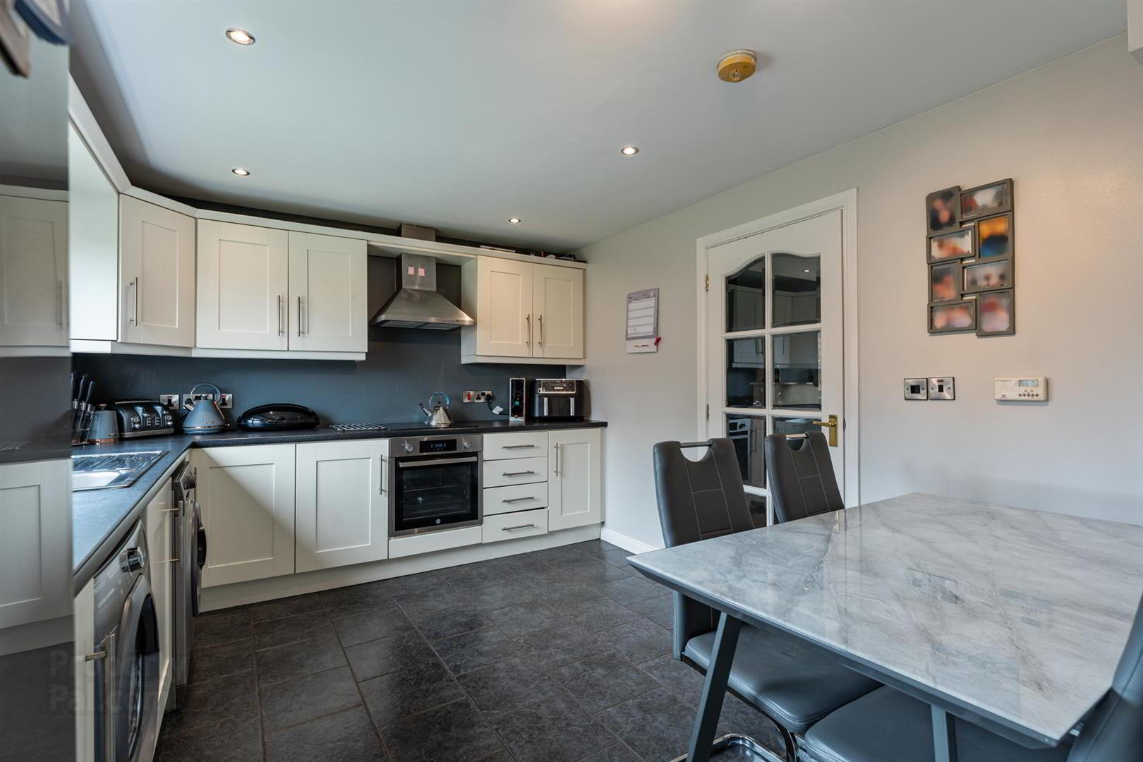 9 Stonebridge Lane 8 of 19
