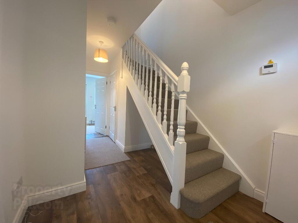 5 Rawdon Court Mews 3 of 20