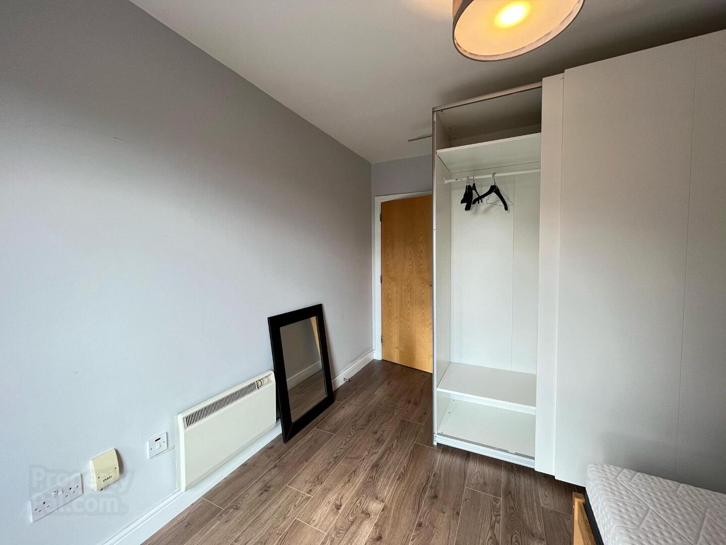 South, Gate Apartment 4 of 9